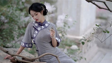 Tracing the Fascinating History of Cheongsam: From Qing Dynasty to Modern - Newhanfu