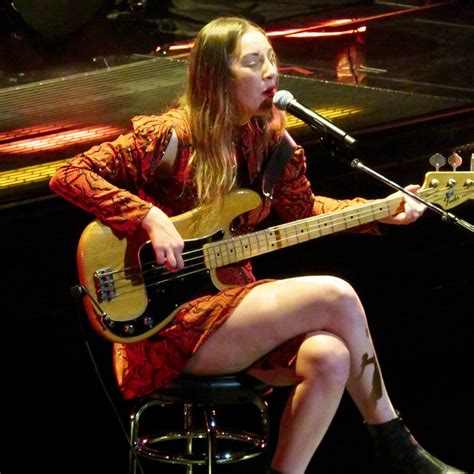 Este Haim | Haim, Electric guitar, Guitar