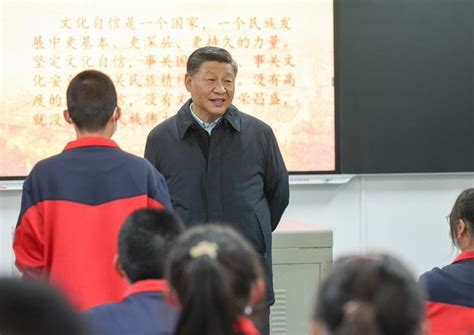 Xi Jinping with students. : r/MarxistCulture