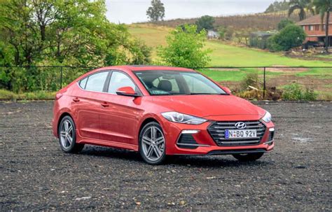 Hyundai Elantra Review | OnlineAuto.com.au