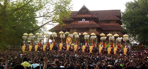 Thrissur Pooram - Wikipedia