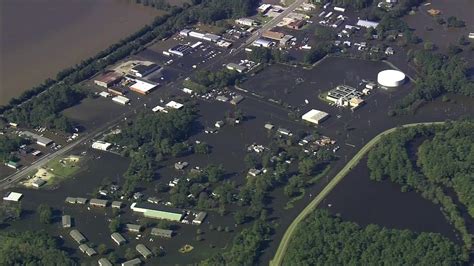 Thousands rescued by swift water boats, helicopters near town of ...