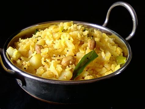 Blend with Spices: Batata Poha ~ Aloo Poha