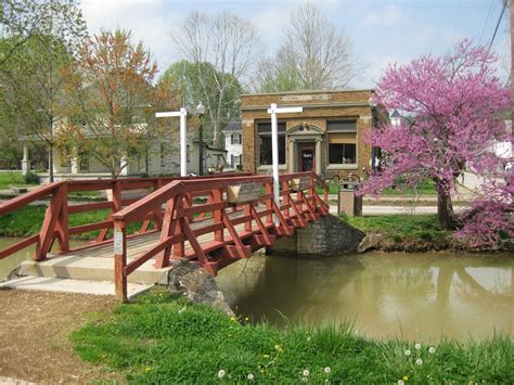 A footbridge that crosses the canal in Metamora, Indiana. | Metamora, Favorite vacation ...