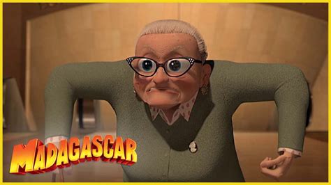 DreamWorks Madagascar en Español Latino | La abuela más fuerte | Madagascar: Algo Salvaje - YouTube