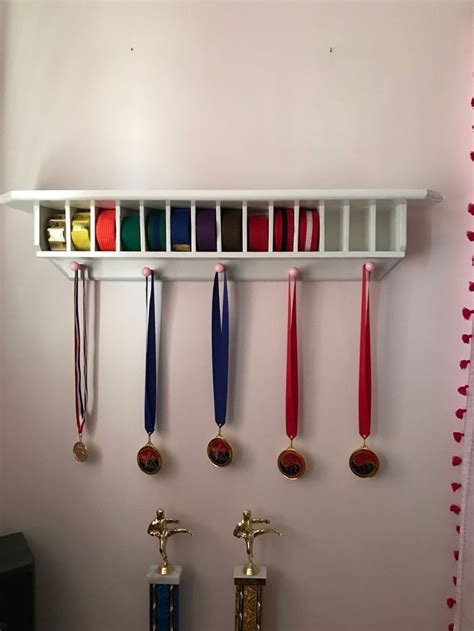 Martial arts belt display from pallets – Artofit