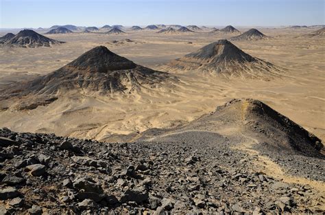 Western Desert - Black Volcanic Hills (7) | Dakhla Oasis | Pictures | Egypt in Global-Geography