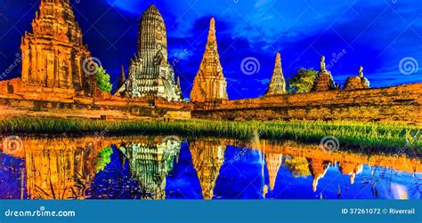 Wat Chaiwatthanaram in the Sunset Stock Photo - Image of bangkok, prayer: 37261072