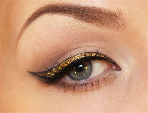 Gold Cat Eye // Holiday Makeup Tutorial - Musely