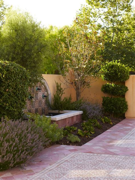 Courtyard Fountain | Houzz