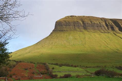 Benbulben stock image. Image of mountains, outdoors, travel - 5285419