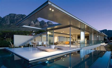 A Modern Resort House with Splendid Panoramic Views by SAOTA