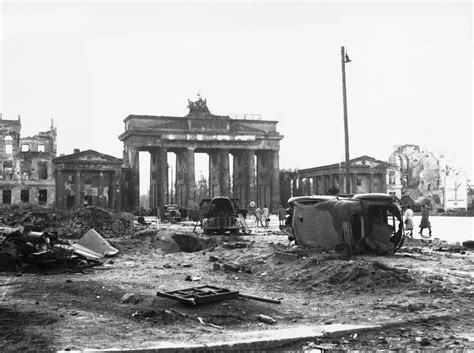 Brandenburg Gate, Berlin 1945 posters & prints by Corbis