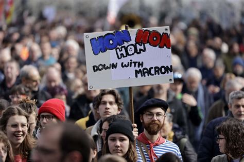 'Borne to be dead': The slogans of the protests against the French ...