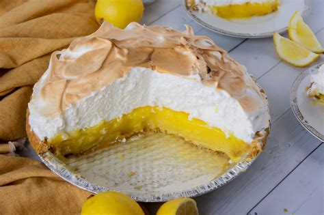 BEST Classic Lemon Meringue Pie - Tips & Tricks for Making an Easy Pie