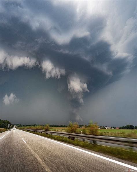 Extreme Weather: Storm Chaser Photography by Jonas Piontek | Storm photography, Storm images ...