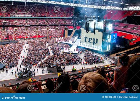 Taylor Swift Performs in Concert at Wembley Stadium Editorial Stock ...