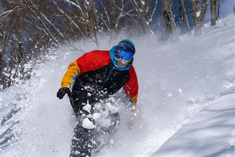 Snowboarding in Japan - A Guide to Shredding Japow