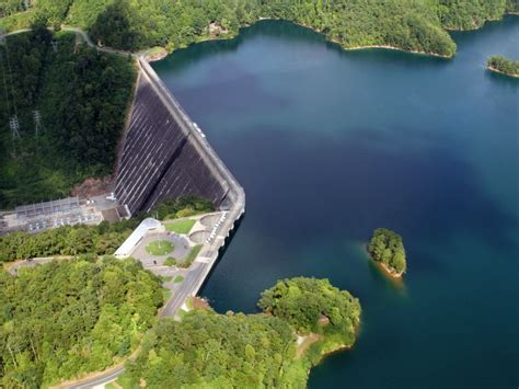 Fontana Dam & Visitors Center Fontana Lake NC | VisitNC.com