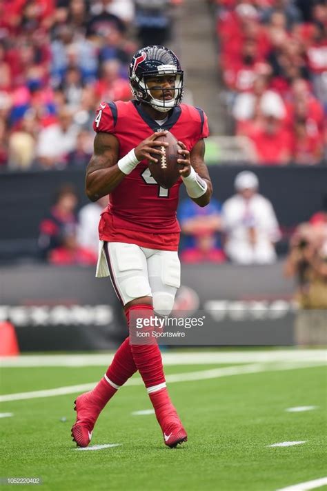 Houston Texans quarterback Deshaun Watson drops back to throw during ...