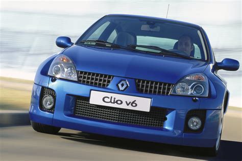 Renault Clio V6. La citadine à moteur V6 de 230 ch fête ses 20 ans