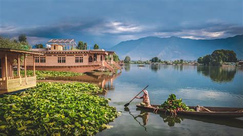 5 Luxurious Houseboats In Srinagar That Are Floating In Fantasy