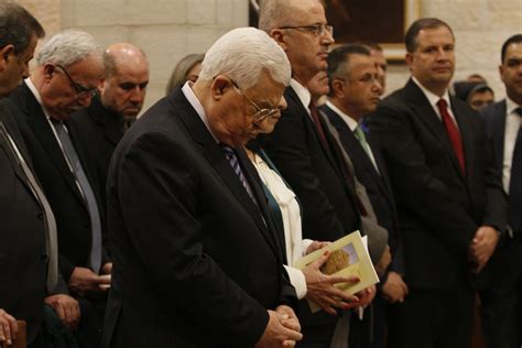 Mahmoud Abbas: I Will Restart Peace Talks If Israel Freezes Settlement ...