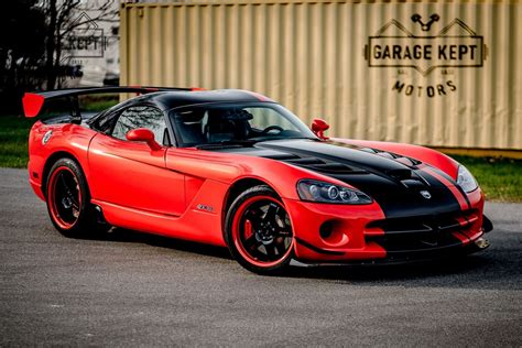 2008 Dodge Viper ACR Shines Brightly or Dark With 8.4-Liter V10 as if ...