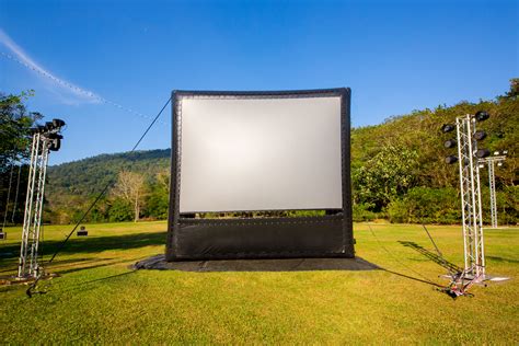 Best Material for Outdoor Movie Screens - Tasteful Space