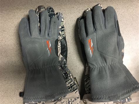 Sitka Stormfront Gloves (Medium) - Classified Ads - CouesWhitetail.com ...