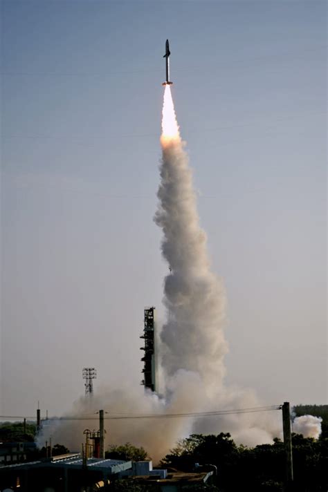 The Images From India's First Ever Space Shuttle Launch Are Astonishing | Gizmodo UK