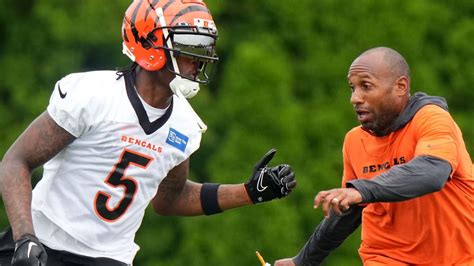 'Just precautionary': Bengals' Higgins limited in practice - ESPN