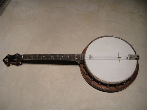 Vintage 4 string banjo help, help help | Collectors Weekly