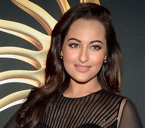 Sonakshi Sinha Bollywood Actress Without Makeup | Celebrities Funda