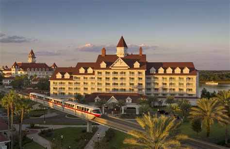 The Villas at Disney’s Grand Floridian Resort opening day - Photo 2 of 6