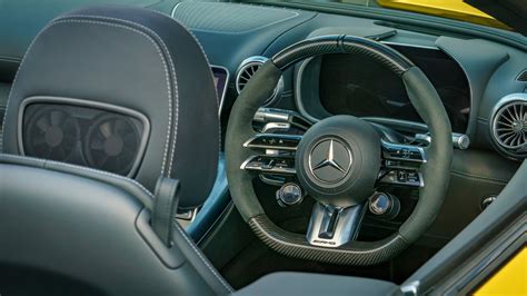 Mercedes-Benz SL Interior Layout & Technology | Top Gear