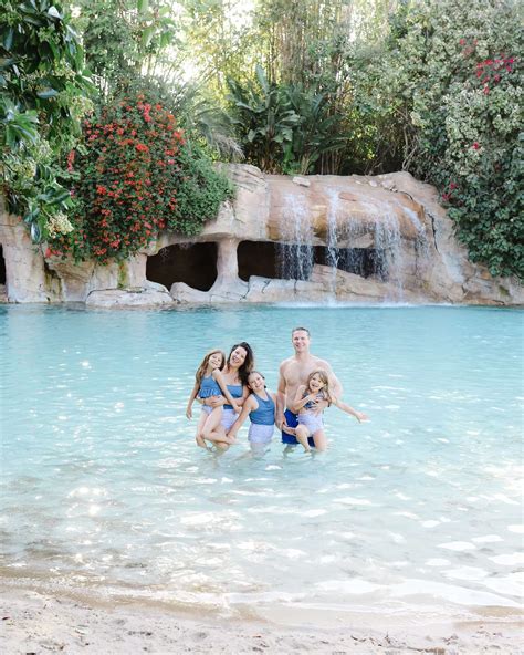 The Ultimate Guide to Visiting Discovery Cove Orlando - With the Blinks