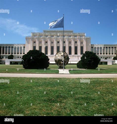 Un headquarters sculpture hi-res stock photography and images - Alamy