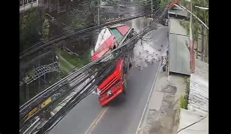 Delivery Truck Carrying Tons of Beers Gets Into Accident (Video)