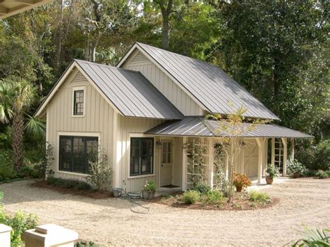 54 Farmhouse Exterior Ideas With Metal Roof - toboto.net | Metal roof houses, Cottage house ...