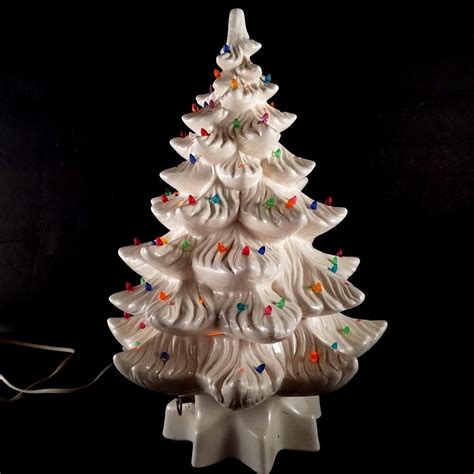 Vintage Atlantic mold ceramic lighted white Christmas tree with wind up ...