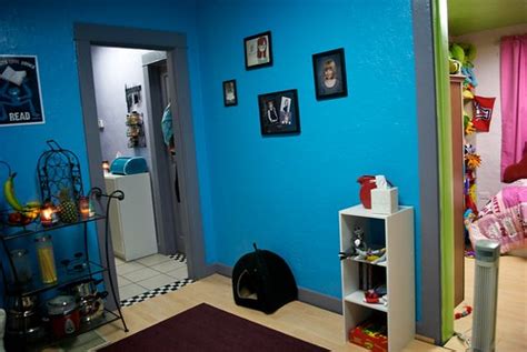 Living Room, Blue | Before painting the trim white. Still ne… | Flickr