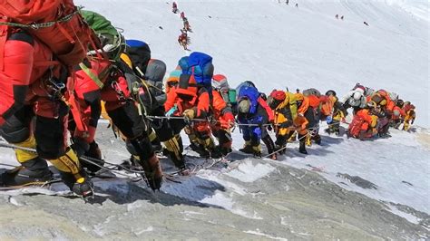 Mount Everest: Video shows traffic jam of hikers amid climbing deaths