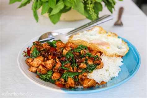 A classic plate of Thai pad kra pao gai (ผัดกระเพราไก่) (Basil Chicken) | eatingthaifood.com ...