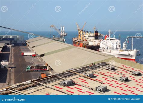 Working People Ship Cargo Boats at Port Stock Image - Image of activity, arabic: 17214917