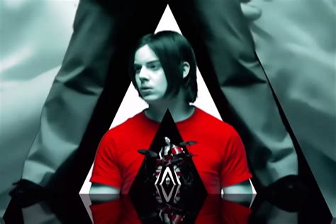 How ‘Seven Nation Army’ Became the White Stripes’ Unlikely Smash | DRGNews