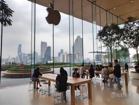 Will an Apple Store open in Hanoi or HCM City?