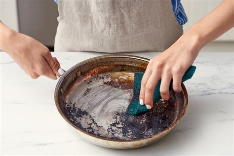 How to Clean a Burnt Pot or Pan - How Do You Clean Scorched Stainless Steel Pan? | Apartment Therapy