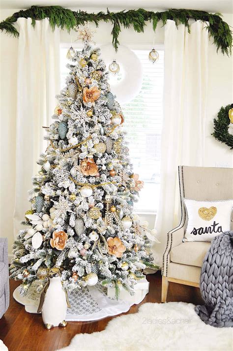 25+ Absolutely Stunning White Christmas Tree Decorating Ideas