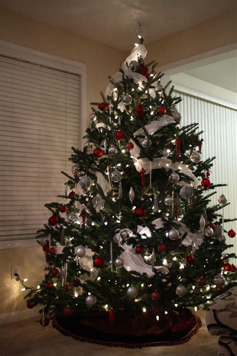 38 Black Christmas Tree Decorations Ideas - Decoration Love